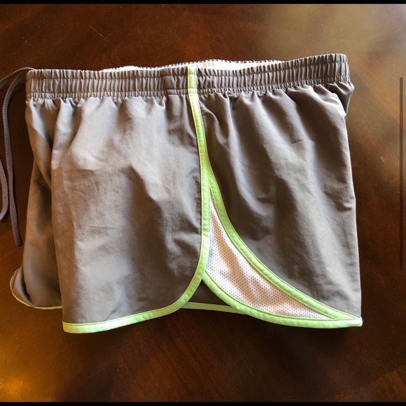 Under Armour athletic running gym shorts - Picture 3 of 5